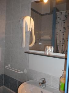 Hotels Hotel LeRichelieu, Le Havre Centre-Ville : Chambre Triple (2 Adultes & 1 Enfant)