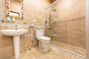 Phòng Deluxe Giường Đôi Có Vòi Sen (Deluxe Double Room with Shower)