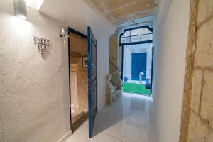 DZC- Dazzle Den by Vallettastay