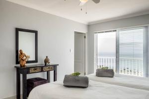 Driftwood Beachfront Manor - Shelley Point