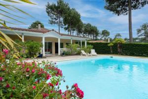 Maisons de vacances Villa piscine pour 6 a Lacanau au coeur de la foret : photos des chambres