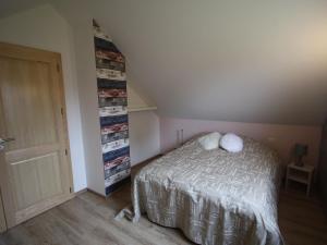 Maisons de vacances Gite Chamagne, 3 pieces, 4 personnes - FR-1-589-11 : photos des chambres