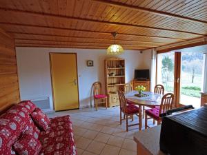 Maisons de vacances Gite Basse-sur-le-Rupt, 2 pieces, 4 personnes - FR-1-589-62 : photos des chambres