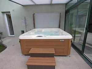 Maison de Charme avec Spa et Véranda - Proche Thermes de Vittel et Cité des Images - FR-1-589-252