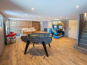 Maisons de vacances Chalet familial spacieux avec SPA, salle de jeux, pres des pistes - 14 pers, Vosges - FR-1-589-366 : photos des chambres