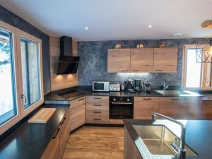 Maisons de vacances Chalet familial spacieux avec SPA, salle de jeux, pres des pistes - 14 pers, Vosges - FR-1-589-366 : photos des chambres