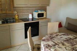 Apartment in Vrvari with balcony, air conditioning, W-LAN, washing machine 664-3