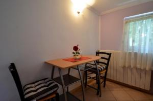 Studio apartment in Varvari with terrace, air conditioning, WiFi, washing machine 664-4