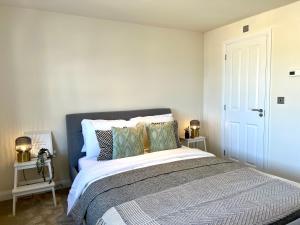 New Stylish Cambridge Townhouse (Free parking)