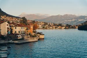 Junior Suite con Terrazza e Vista Lago Parziale