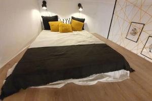 Violet apartment with Air condition