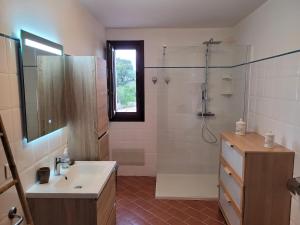 Villas Superbe Villa, incroyable vue mer, avec piscine privative a Solenzara : photos des chambres