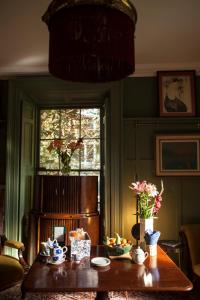 The Historical Harcourt Suites