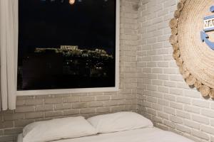 Wake up with Acropolis view!