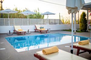 Seabreeze Villa - with Jacuzzi & heated pool