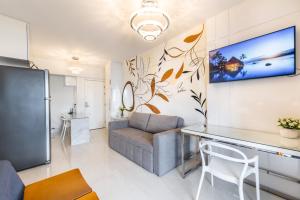 4 Studios Luxo Varanda Cozinha Equipada Piscina Academia Garagem WiFi Perto do Metrô Praça da República São Paulo