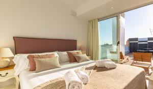 Triana Acacias by Valcambre