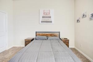 Meticulously-maintained 3-BR Townhouse w Backyard ~ Double-Story!