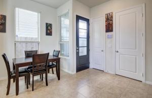 Meticulously-maintained 3-BR Townhouse w Backyard ~ Double-Story!