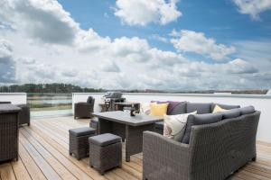 Lakeside property with spa access on a nature reserve Driftwood BV09