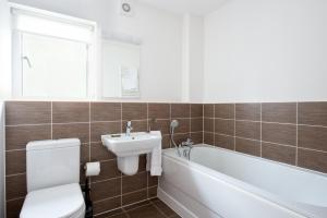 Lakeside property with spa access on a nature reserve Jema HM68