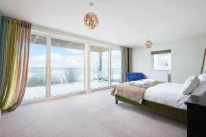 Lakeside property with spa access on a nature reserve Jema HM68