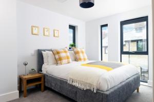 Lakeside property with spa on a nature reserve Bulrushes BV04