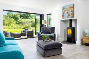 Lakeside property with spa on a nature reserve Bulrushes BV04