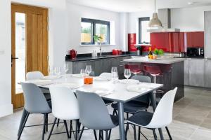 Lakeside property with spa on a nature reserve Bulrushes BV04