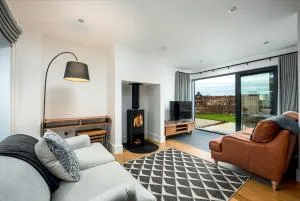 Lakeside property with spa access on a nature reserve Wakeling Island 25 WI25 - Ringstead