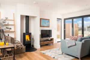 Lakeside property with spa access on a nature reserve Tally Ho BV19