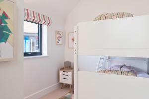 Lakeside property with spa access on a nature reserve Tally Ho BV19