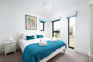 Lakeside property with spa access on a nature reserve Overton Island 01 OI01