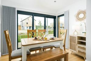 Lakeside luxury property Minerva OI30