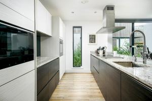 Lakeside roof terrace with Spa access Le Mirage