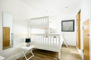 Lakeside roof terrace with Spa access Le Mirage