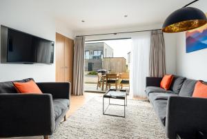 Lakeside property with accessSpa on a nature reserve Avalon WI24a