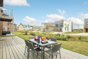 Lakeside property with a Spa on a nature reserve Wildside WI15