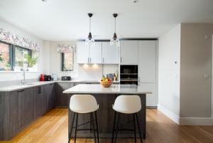 Lakeside property with a Spa on a nature reserve Wildside WI15