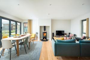Lakeside property with a Spa on a nature reserve Wildside WI15