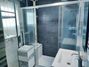 Bermudas apartamento con piscina y garaje en Benidorm