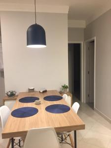 Apartamento novíssimo a 3 quadras da praia, com piscina, sala de jogos e sauna!!