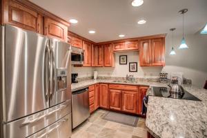 Mountainside Pineview Condo: Cozy Frisco Retreat