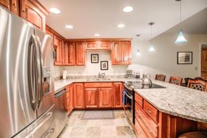 Mountainside Pineview Condo: Cozy Frisco Retreat