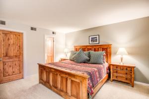 Mountainside Pineview Condo: Cozy Frisco Retreat