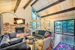 Twin Peaks Cabin Less Than 4 Mi to Lake Arrowhead! - Twin Peaks