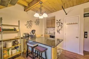 Snug Wintergreen Resort Studio Ski In and Out! - Lyndhurst