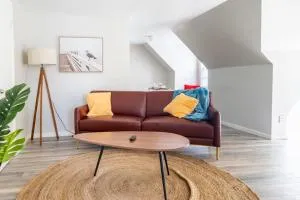 Charming Carriage Cottage from 1920s - Forest Park