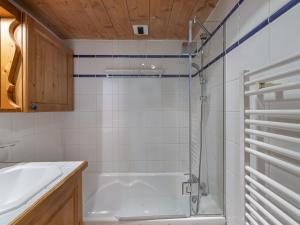 Appartement ski aux pieds avec accès piscine et parking couvert - FR-1-566-37