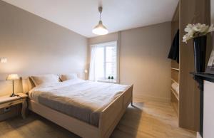 Well Thirteen by Romy&Travis